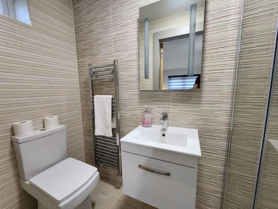 Horizon House, Modern 2-Bedroom Flat 2, Parking, Netflix, Oksford Zewnętrze zdjęcie