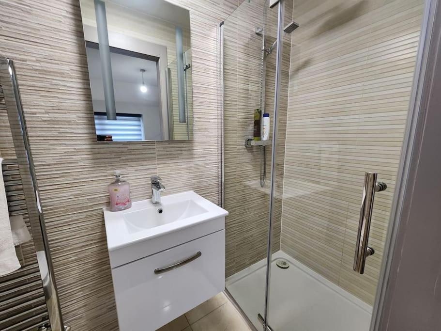 Horizon House, Modern 2-Bedroom Flat 2, Parking, Netflix, Oksford Zewnętrze zdjęcie